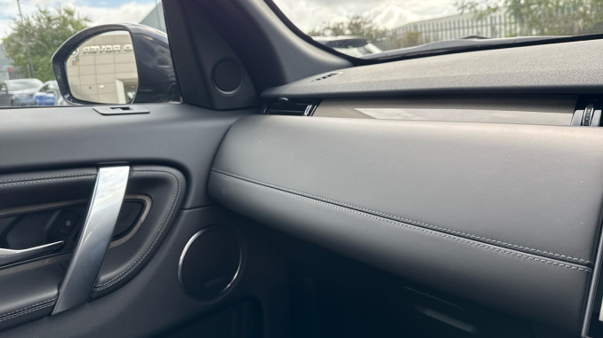 Land Rover Discovery Sport 2.0 D200 Metropolitan 5dr Auto [5 Seat] Diesel Station Wagon - Image 26